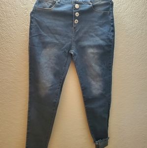 Medium to high waisty skinnies